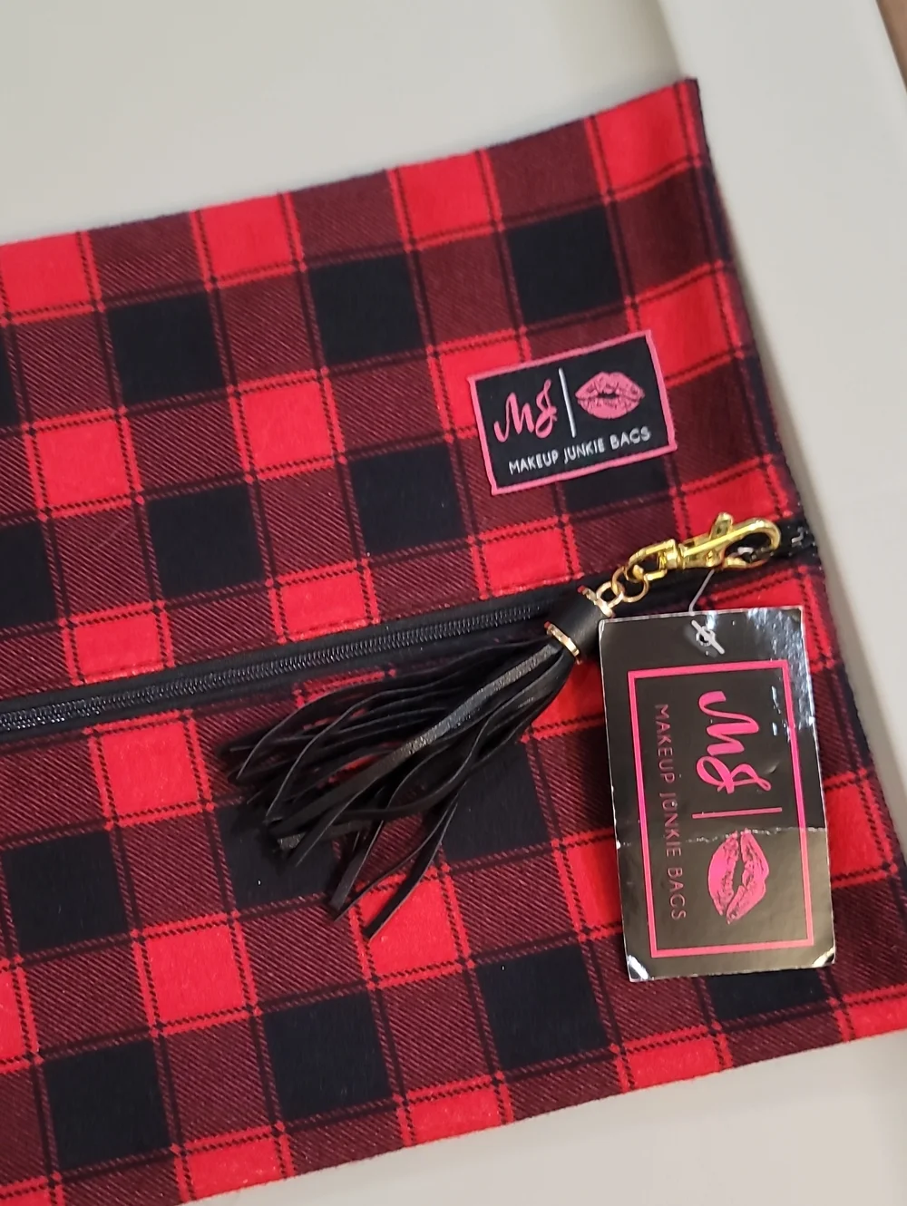 Makeup Junkie Highlander- Size Large